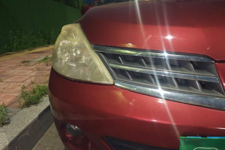Used Nissan Tiida 2008 1.6L Automatic Smart Version Right Front Headlight