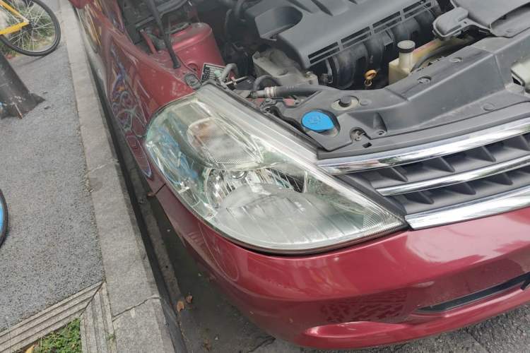 Used Nissan Tiida 2008 1.6L Automatic Smart Version Right Front Headlight