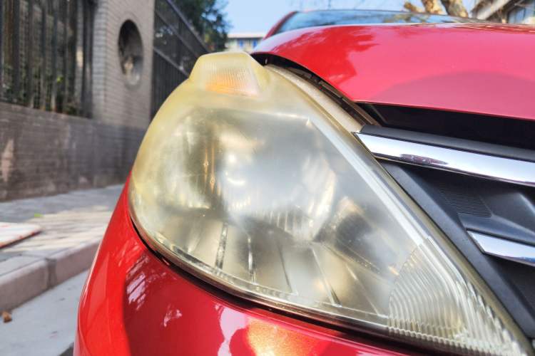 Used Nissan Tiida 2008 1.6L Manual Smart Version Right Front Headlight