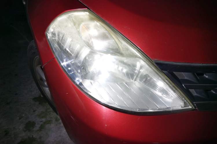 Used Nissan Tiida 2008 1.6L Automatic Smart Version Right Front Headlight