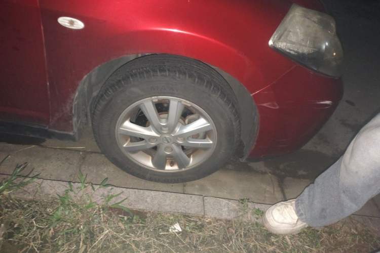 Used Nissan Tiida 2008 1.6L Manual Fashion Model Right Front Wheel Hub