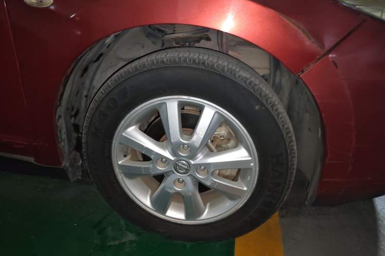 Used Nissan Tiida 2008 1.6L Automatic Smart Version Right Front Wheel Hub