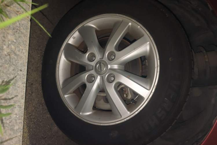 Used Nissan Tiida 2008 1.6L Automatic Smart Version Right Front Wheel Hub