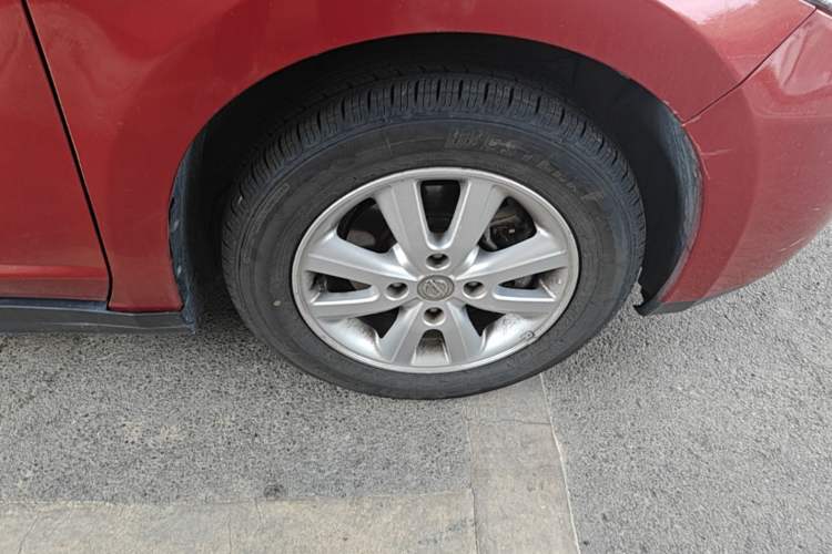 Used Nissan Tiida 2008 1.6L Automatic Fashion Edition Right Front Wheel Hub