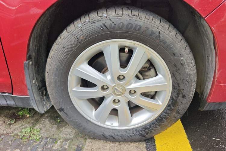 Used Nissan Tiida 2008 1.6L Automatic Smart Version Right Front Wheel Hub