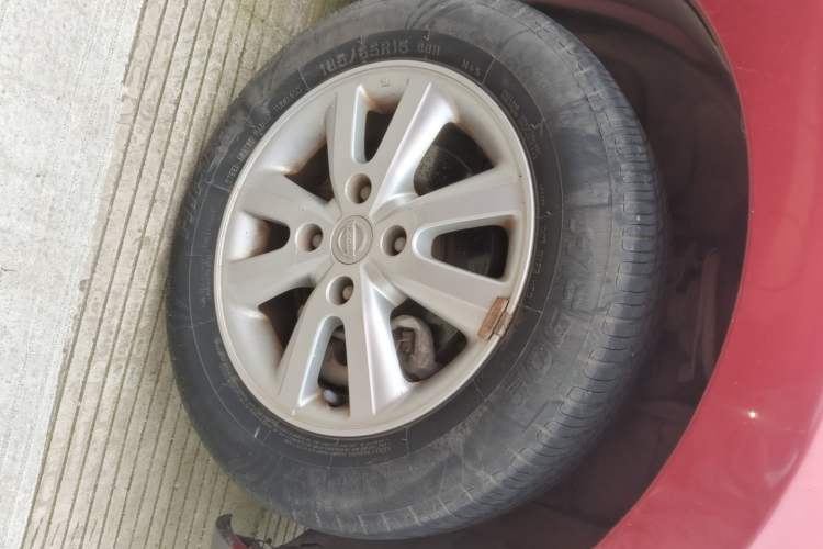 Used Nissan Tiida 2008 1.6L Manual Smart Version Right Front Wheel Hub