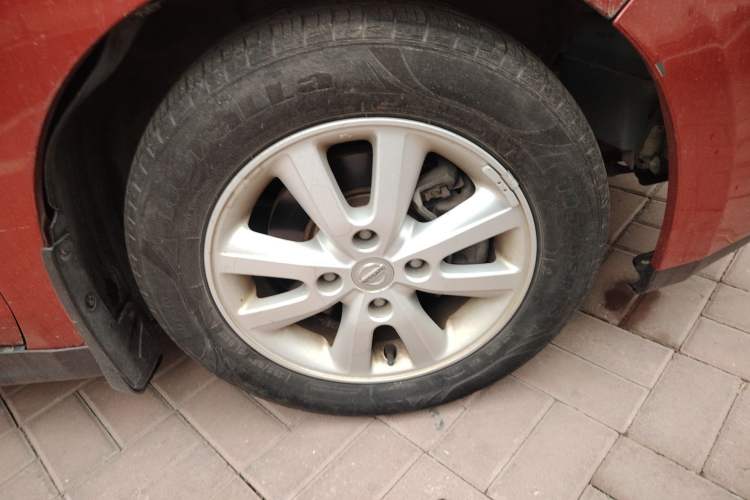 Used Nissan Tiida 2008 1.6L Automatic Smart Version Right Front Wheel Hub