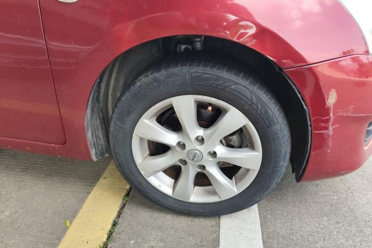 Used Nissan Tiida 2008 1.6L Automatic Tech Model Right Front Wheel Hub