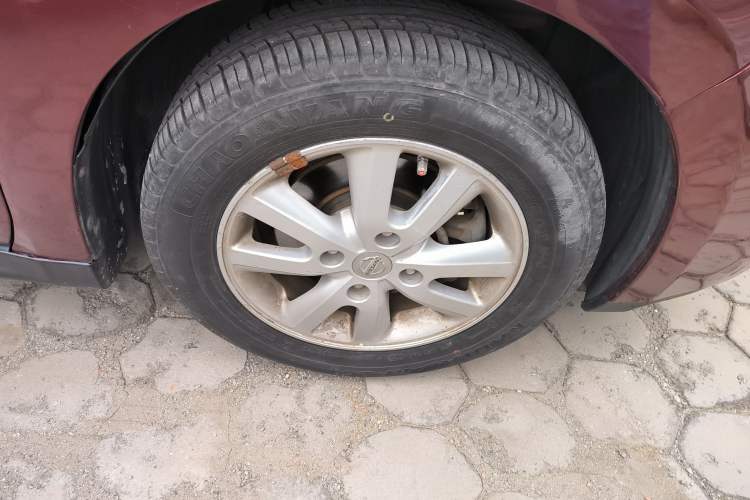 Used Nissan Tiida 2008 1.6L Automatic Tech Model Right Front Wheel Hub