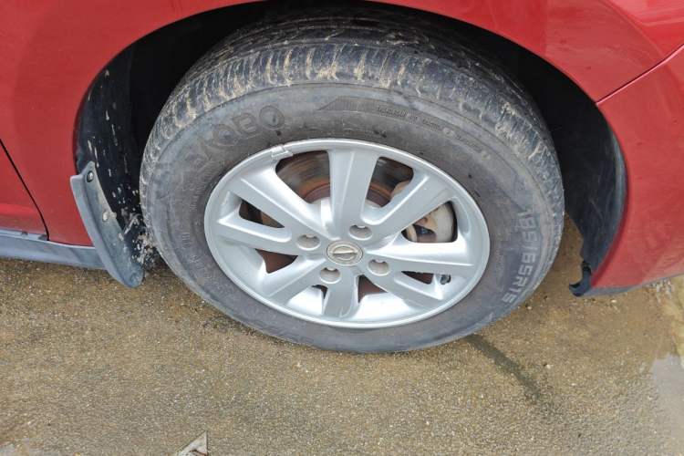 Used Nissan Tiida 2008 1.6L Automatic Smart Version Right Front Wheel Hub