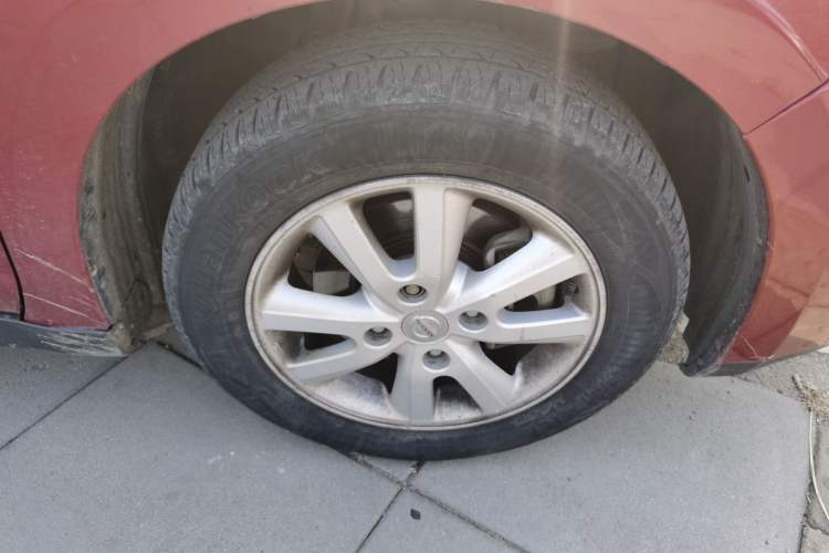 Used Nissan Tiida 2008 1.6L Automatic Smart Version Right Front Wheel Hub