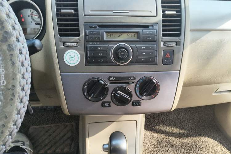 Used Nissan Tiida 2008 1.6L Automatic Fashion Edition Audio And AC Panel