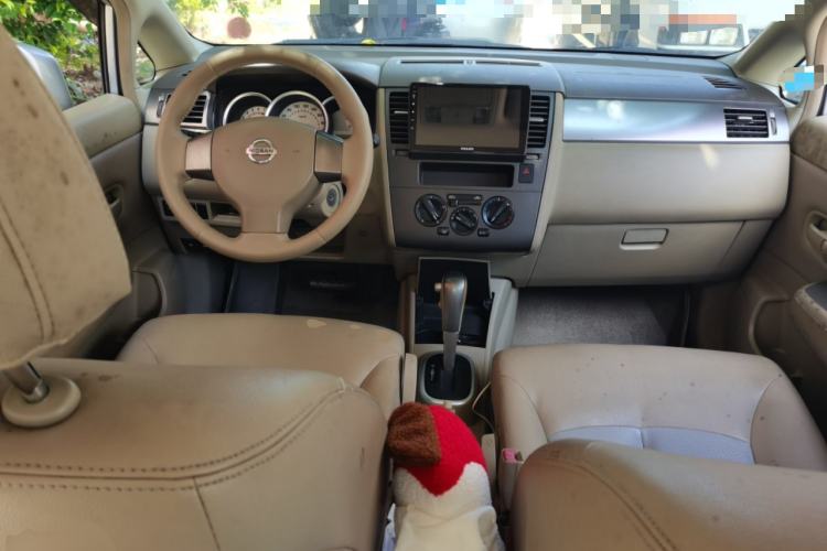 Used Nissan Tiida 2008 1.6L Automatic Fashion Edition Center Console