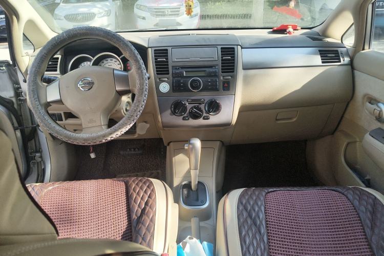 Used Nissan Tiida 2008 1.6L Automatic Fashion Edition Center Console