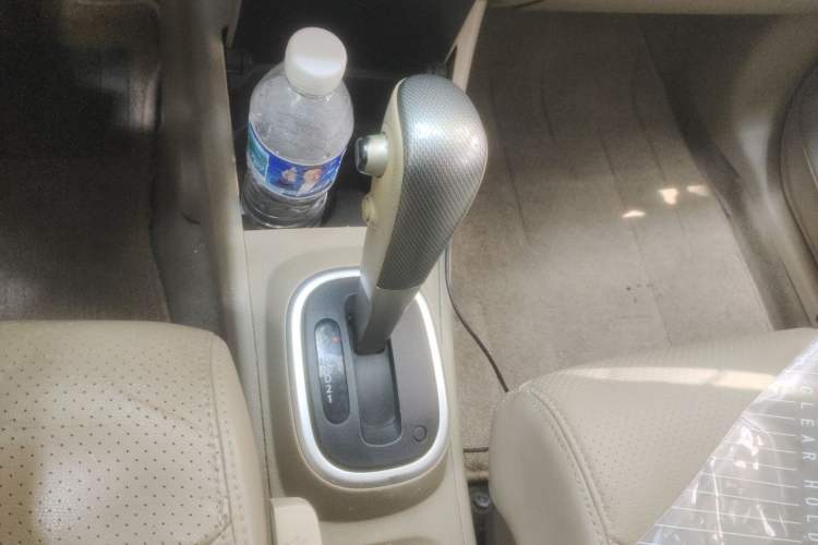 Used Nissan Tiida 2008 1.6L Automatic Smart Version Gear Lever