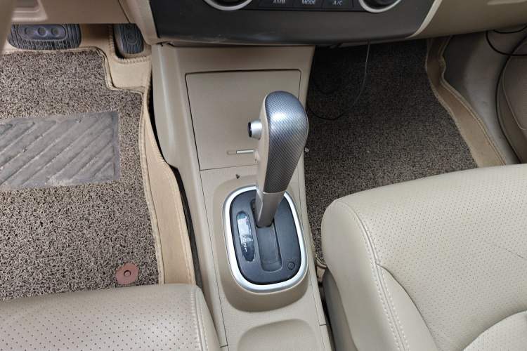 Used Nissan Tiida 2008 1.6L Automatic Smart Version Gear Lever