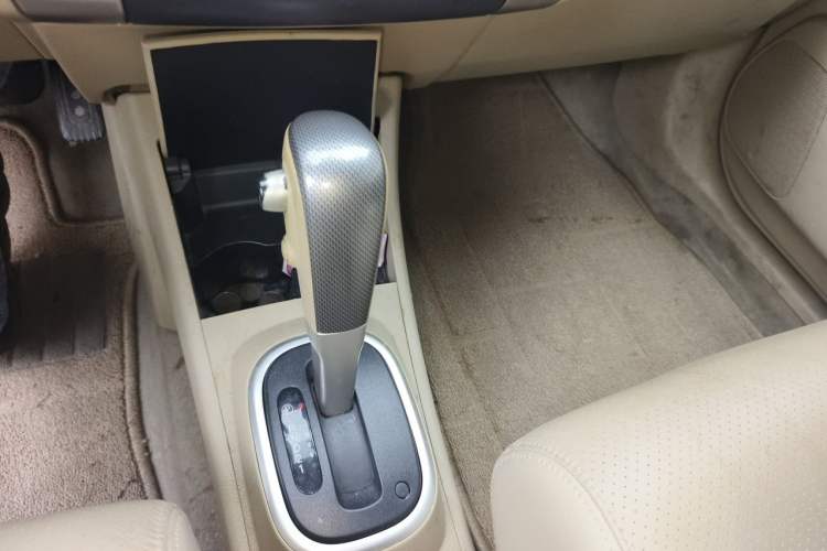 Used Nissan Tiida 2008 1.6L Automatic Smart Version Gear Lever