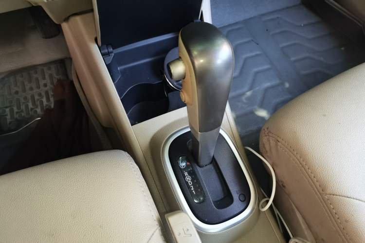 Used Nissan Tiida 2008 1.6L Automatic Fashion Edition Gear Lever
