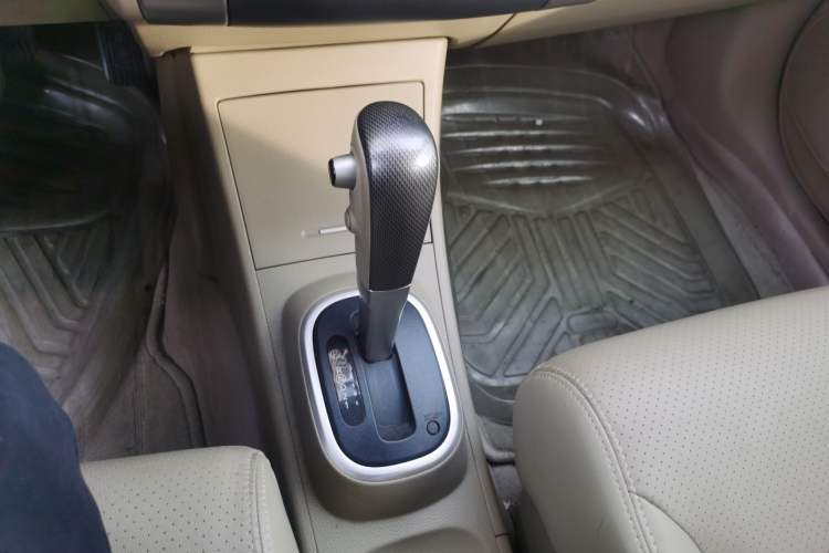 Used Nissan Tiida 2008 1.6L Automatic Smart Version Gear Lever