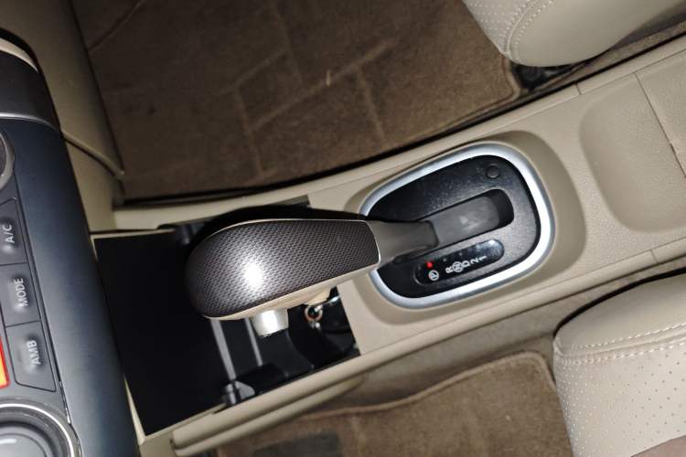 Used Nissan Tiida 2008 1.6L Automatic Smart Version Gear Lever