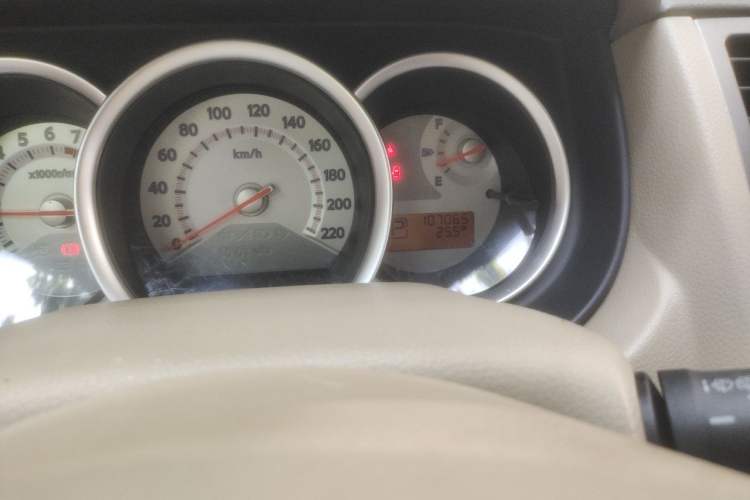 Used Nissan Tiida 2008 1.6L Automatic Smart Version Odometer Close Up