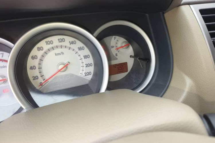 Used Nissan Tiida 2008 1.6L Automatic Smart Version Odometer Close Up