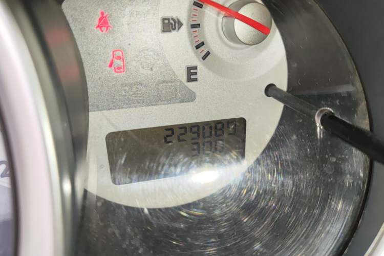 Used Nissan Tiida 2008 1.6L Manual Smart Version Odometer Close Up