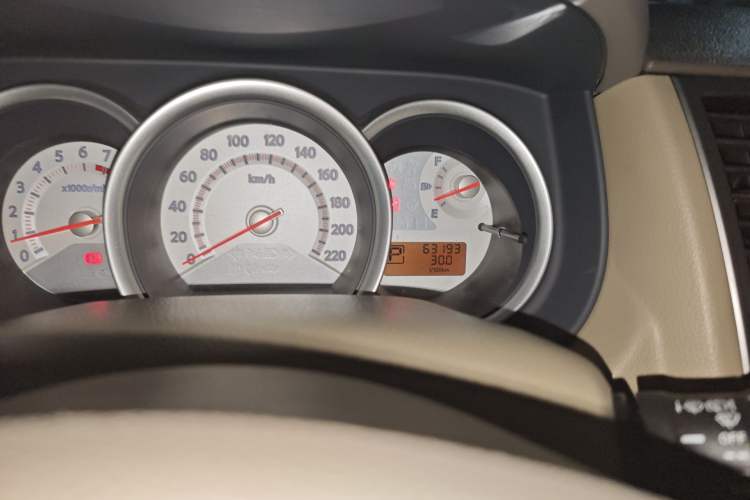 Used Nissan Tiida 2008 1.6L Automatic Smart Version Odometer Close Up
