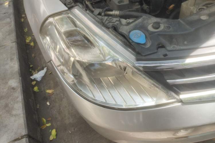 Used Nissan Tiida 2008 1.6L Automatic Smart Version Right Front Headlight