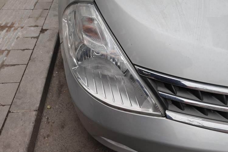 Used Nissan Tiida 2008 1.6L Automatic Smart Version Right Front Headlight