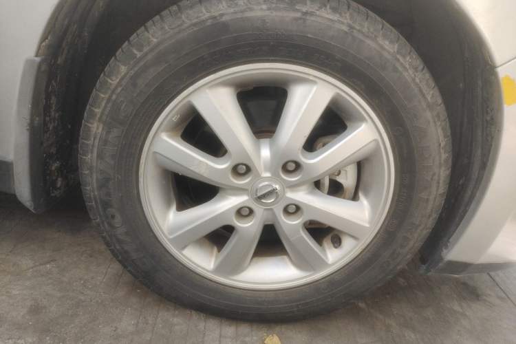 Used Nissan Tiida 2008 1.6L Automatic Smart Version Right Front Wheel Hub