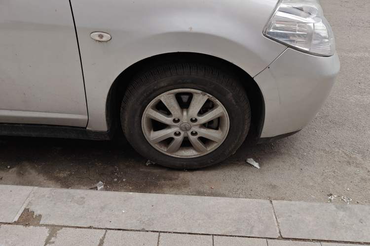 Used Nissan Tiida 2008 1.6L Automatic Smart Version Right Front Wheel Hub