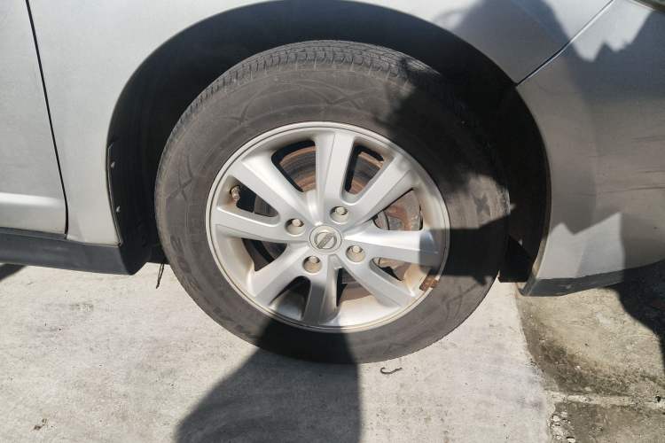 Used Nissan Tiida 2008 1.6L Automatic Fashion Edition Right Front Wheel Hub