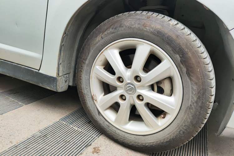 Used Nissan Tiida 2008 1.6L Manual Smart Version Right Front Wheel Hub