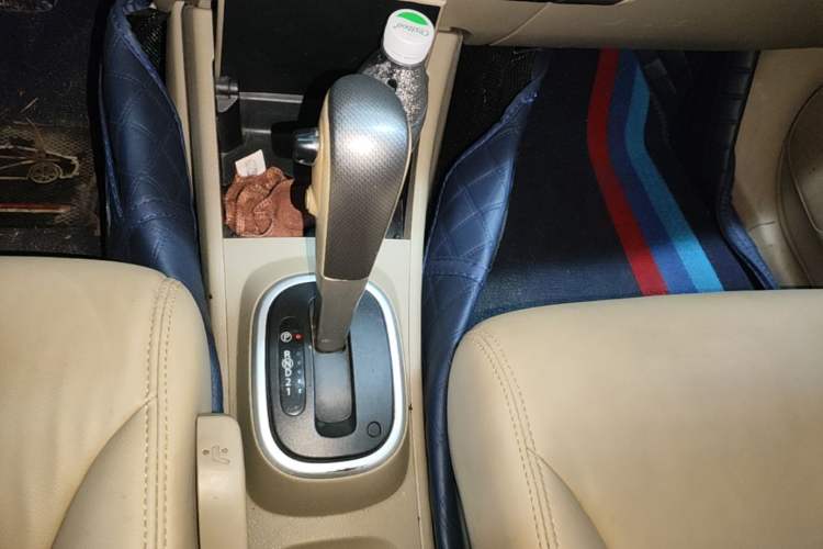 Used Nissan Tiida 2008 1.6L Automatic Smart Version Gear Lever
