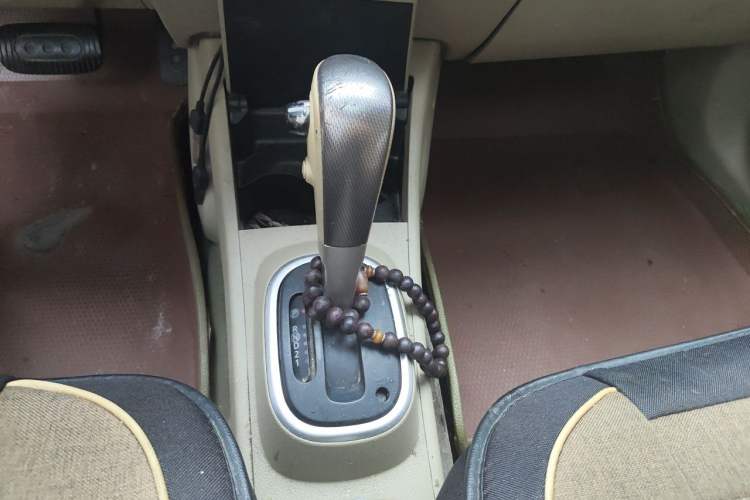 Used Nissan Tiida 2008 1.6L Automatic Smart Version Gear Lever