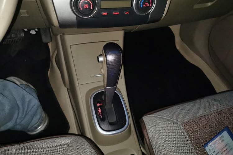 Used Nissan Tiida 2008 1.6L Automatic Smart Version Gear Lever