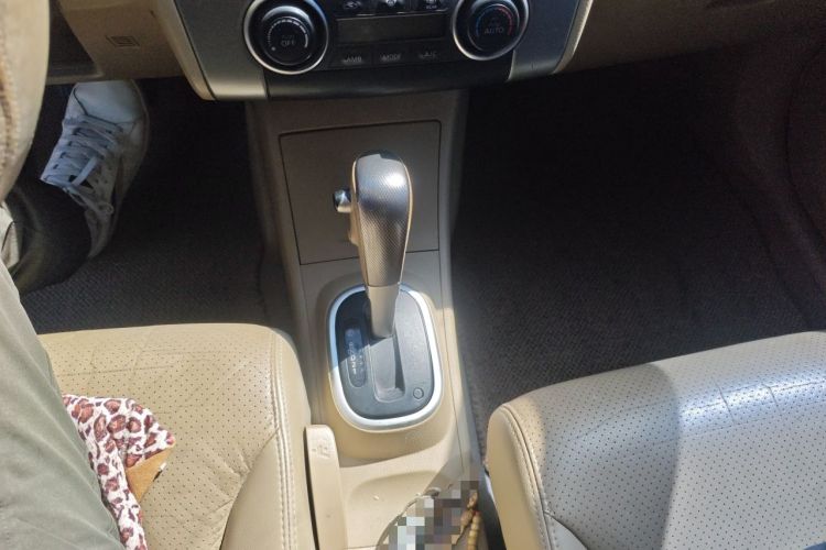 Used Nissan Tiida 2008 1.6L Automatic Smart Version Gear Lever