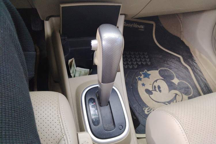 Used Nissan Tiida 2008 1.6L Automatic Smart Version Gear Lever