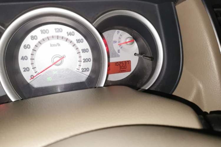 Used Nissan Tiida 2008 1.6L Automatic Smart Version Odometer Close Up