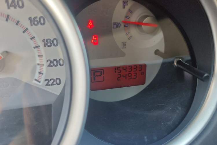 Used Nissan Tiida 2008 1.6L Automatic Fashion Edition Odometer Close Up