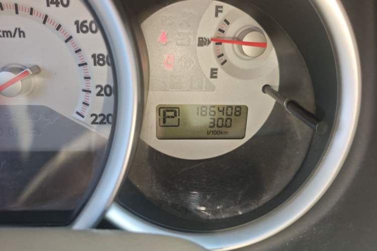 Used Nissan Tiida 2008 1.6L Automatic Smart Version Odometer Close Up