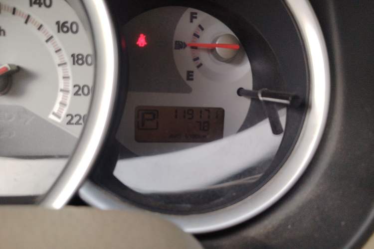 Used Nissan Tiida 2008 1.6L Automatic Smart Version Odometer Close Up