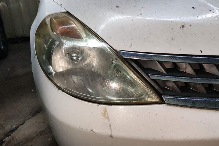 Used Nissan Tiida 2008 1.6L Automatic Smart Version Right Front Headlight