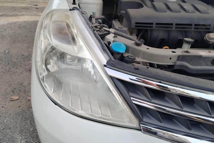 Used Nissan Tiida 2008 1.6L Automatic Smart Version Right Front Headlight