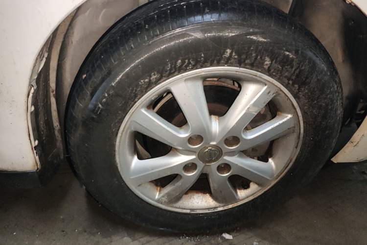 Used Nissan Tiida 2008 1.6L Automatic Smart Version Right Front Wheel Hub