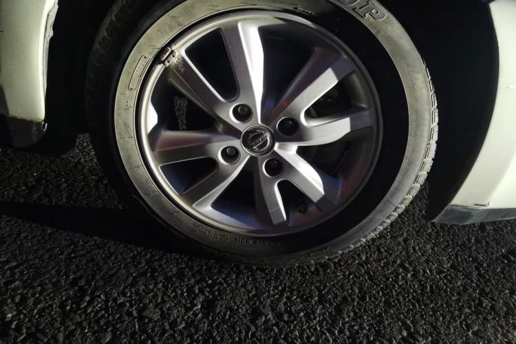 Used Nissan Tiida 2008 1.6L Automatic Smart Version Right Front Wheel Hub