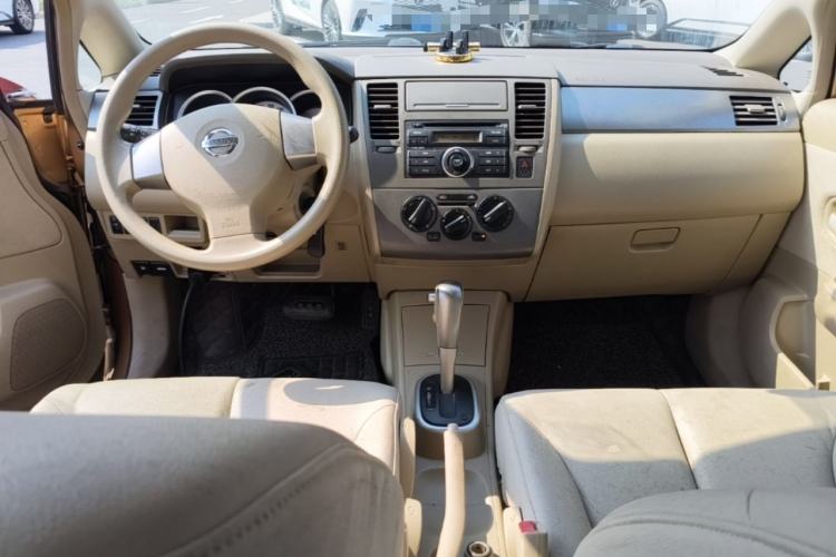 Used Nissan Tiida 2008 1.6L Automatic Fashion Edition Center Console