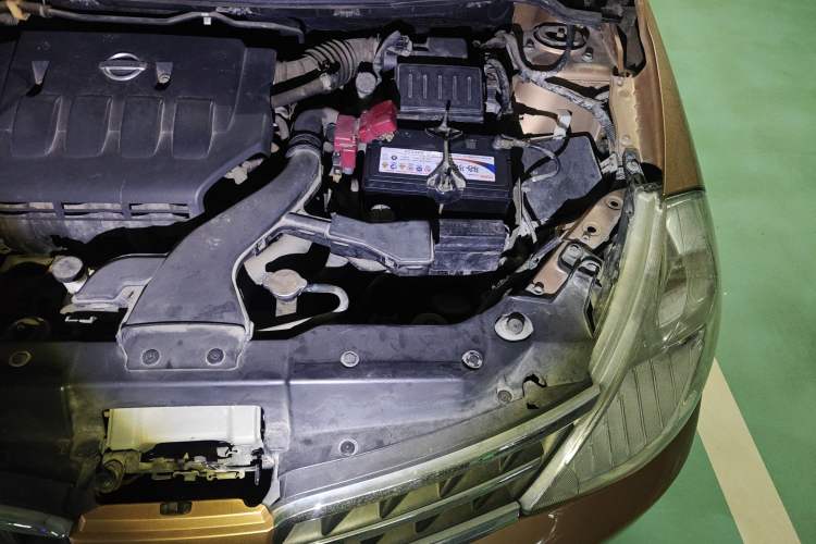Used Nissan Tiida 2008 1.6L Manual Smart Version Engine Bay Left