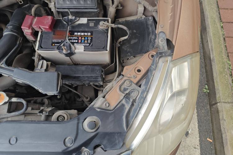 Used Nissan Tiida 2008 1.6L Automatic Smart Version Engine Bay Left
